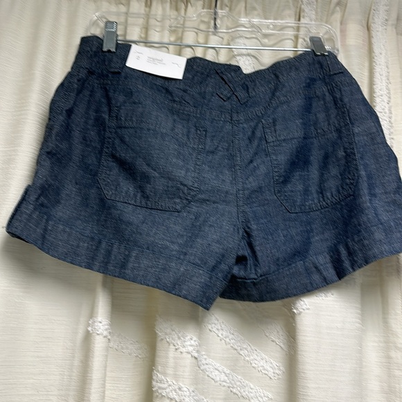 NWT Loft size 2 Original cut chambray side button shorts - Picture 2 of 2